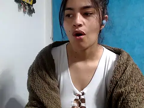 Snapshot of AlanaHotxx chatting on October 2, 8:08 am AlanaHotxx online show from October 2, 8:08 am