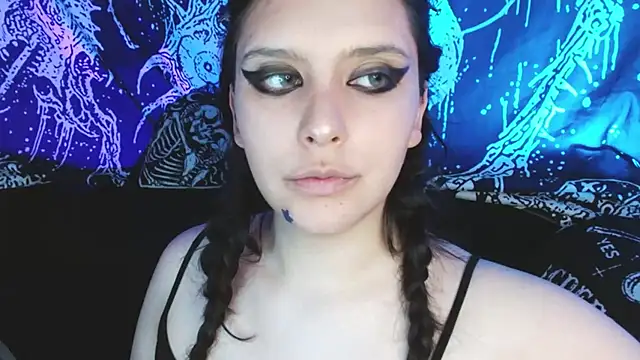 mikaskullcs online show from November 13, 9:25 pm