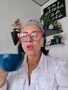 Snapshot of Amadamilf1980 chatting on September 18, 9:02 pm Amadamilf1980 online show from September 18, 9:02 pm