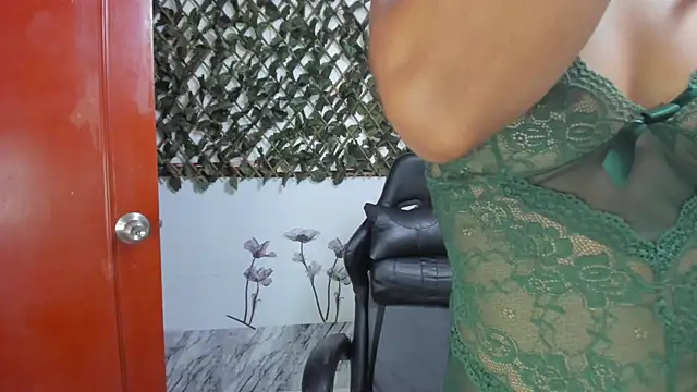 Sarahbrowm  online show from September 20, 6:28 pm