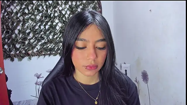 Sarahbrowm  online show from October 5, 6:35 pm