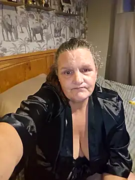 Snapshot of MissQueenBeex chatting on September 29, 9:53 pm MissQueenBeex online show from September 29, 9:53 pm