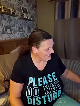 Snapshot of MissQueenBeex chatting on September 19, 9:47 pm MissQueenBeex online show from September 19, 9:47 pm