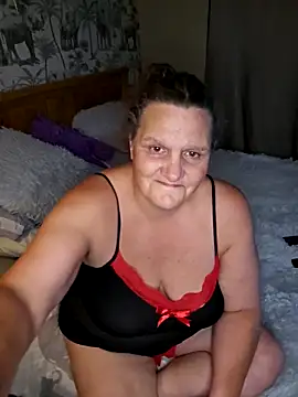 Snapshot of MissQueenBeex chatting on October 11, 6:10 pm MissQueenBeex online show from October 11, 6:10 pm