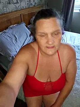 Snapshot of MissQueenBeex chatting on October 16, 4:20 pm MissQueenBeex online show from October 16, 4:20 pm