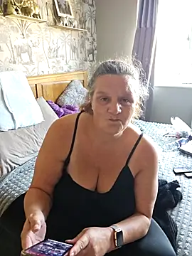 Snapshot of MissQueenBeex chatting on October 5, 11:37 am MissQueenBeex online show from October 5, 11:37 am