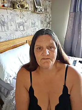 Snapshot of MissQueenBeex chatting on October 24, 11:50 am MissQueenBeex online show from October 24, 11:50 am