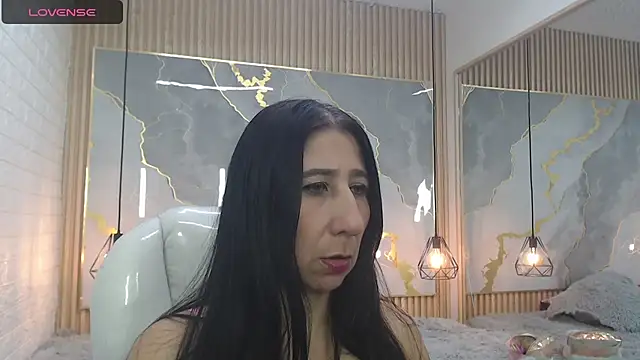 Snapshot of nei_girl chatting on October 14, 12:57 am nei girl online show from October 14, 12:57 am