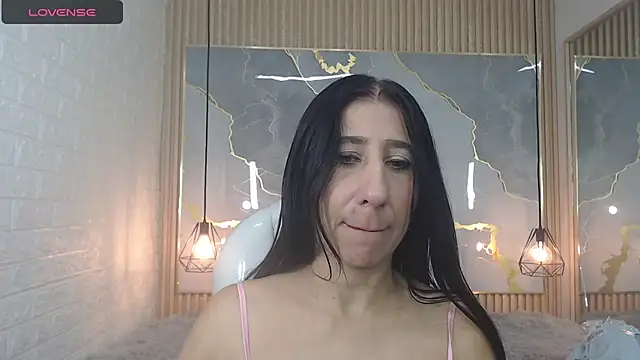 Snapshot of nei_girl chatting on October 27, 11:39 am nei girl online show from October 27, 11:39 am