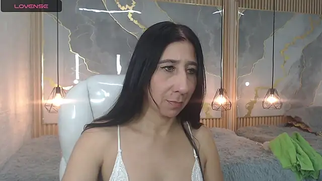 Snapshot of nei_girl chatting on October 26, 1:34 am nei girl online show from October 26, 1:34 am