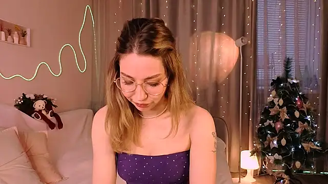 Lilo Sims online show from December 19, 4:16 am