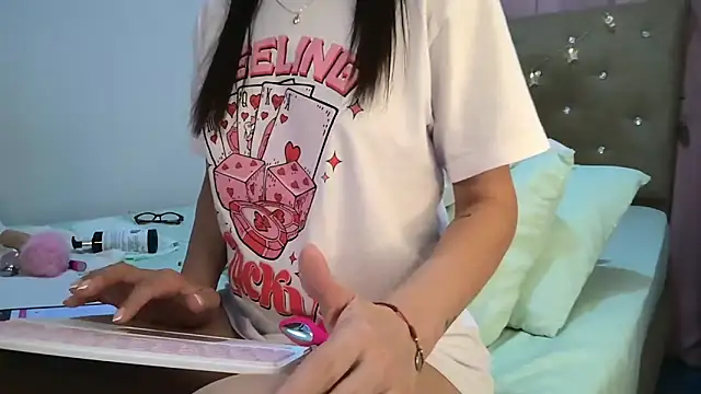 sofia8428 online show from March 2, 11:43 pm