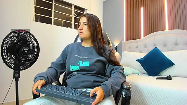 Snapshot of Katha03_ chatting on October 12, 3:53 am Katha03 online show from October 12, 3:53 am