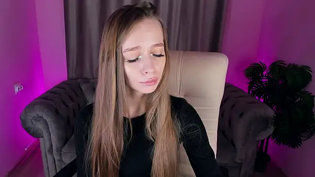 Amy Waynee online show from October 1, 7:30 pm