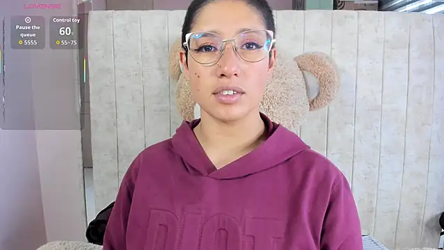 Snapshot of Elaine87_ chatting on October 3, 8:47 pm Elaine87 online show from October 3, 8:47 pm