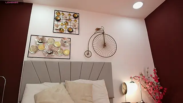 im eli1 online show from February 20, 7:15 pm