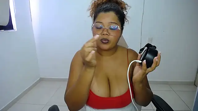 natalietits1 online show from February 4, 7:17 pm