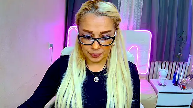 Snapshot of KatrinaCharm chatting on September 11, 6:25 am KatrinaCharm online show from September 11, 6:25 am