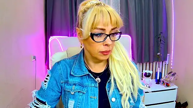 Snapshot of KatrinaCharm chatting on September 15, 6:00 am KatrinaCharm online show from September 15, 6:00 am