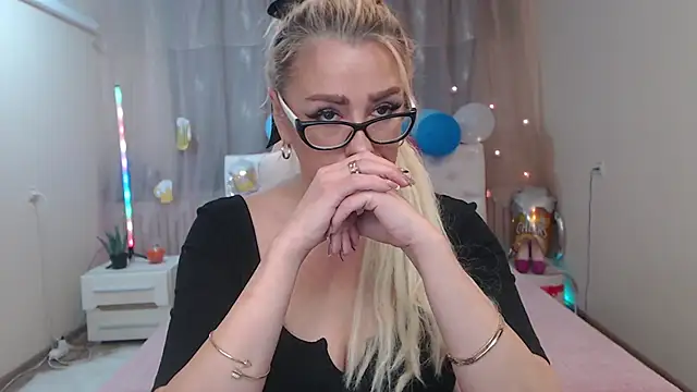 Snapshot of KatrinaCharm chatting on October 8, 12:31 pm KatrinaCharm online show from October 8, 12:31 pm