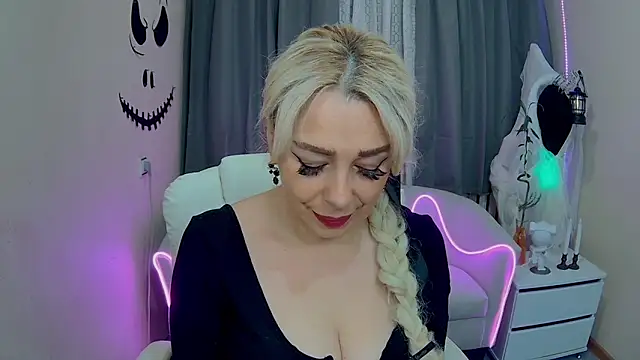 Snapshot of KatrinaCharm chatting on October 23, 6:19 am KatrinaCharm online show from October 23, 6:19 am