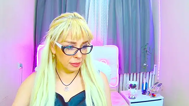 Snapshot of KatrinaCharm chatting on September 16, 6:10 am KatrinaCharm online show from September 16, 6:10 am