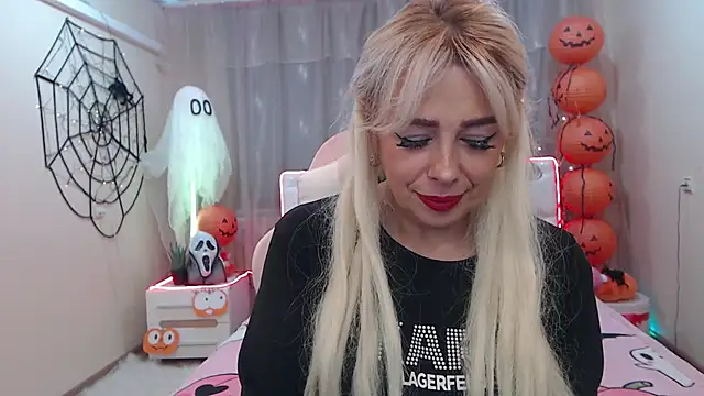 Snapshot of KatrinaCharm chatting on October 13, 12:52 pm KatrinaCharm online show from October 13, 12:52 pm