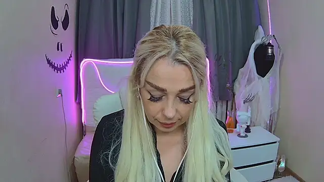 Snapshot of KatrinaCharm chatting on October 12, 12:51 pm KatrinaCharm online show from October 12, 12:51 pm