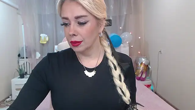 Snapshot of KatrinaCharm chatting on September 25, 6:34 am KatrinaCharm online show from September 25, 6:34 am