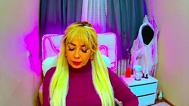 Snapshot of KatrinaCharm chatting on October 10, 12:32 pm KatrinaCharm online show from October 10, 12:32 pm