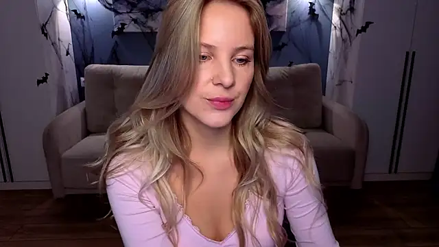 MelanieBennett online show from November 1, 6:17 am