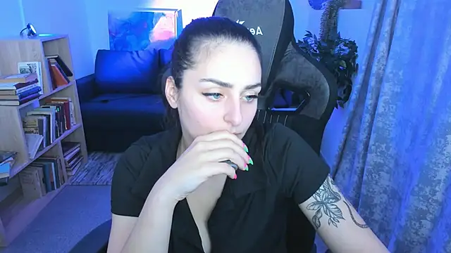 ValeriiMills online show from April 2, 2:03 pm