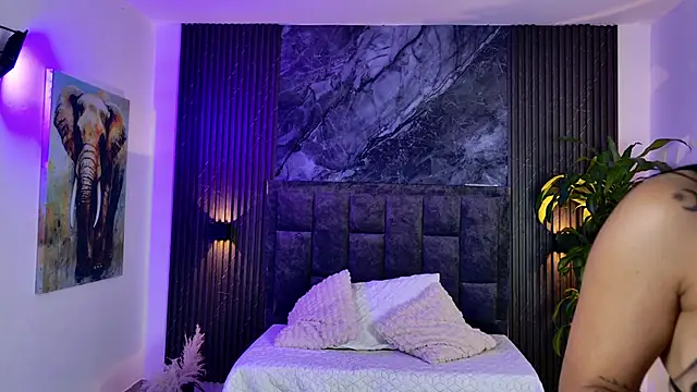 Lenna s online show from October 1, 9:20 pm