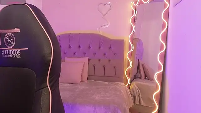 kissy tay online show from September 14, 12:03 pm