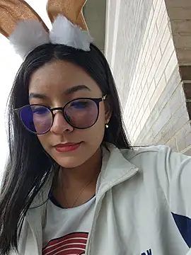 Snapshot of Pretty_roxxyy chatting on October 31, 1:48 pm Pretty roxxyy online show from October 31, 1:48 pm