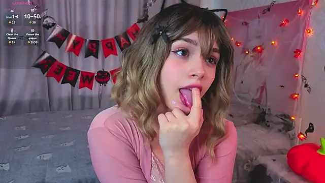 Snapshot of FancyHenley chatting on October 28, 3:01 am FancyHenley online show from October 28, 3:01 am