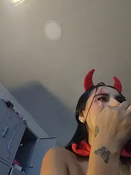 Rosa Warreen  online show from October 31, 1:26 pm