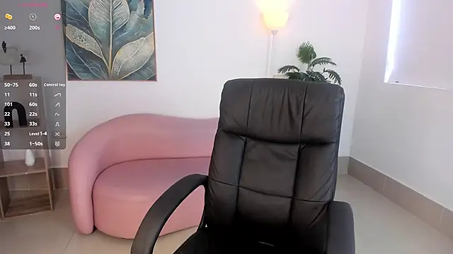 Snapshot of kylie_soraya chatting on October 9, 5:39 pm kylie soraya online show from October 9, 5:39 pm