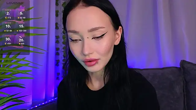  holly berry  online show from October 12, 1:52 am