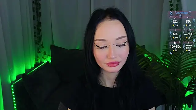  holly berry  online show from November 1, 2:27 am