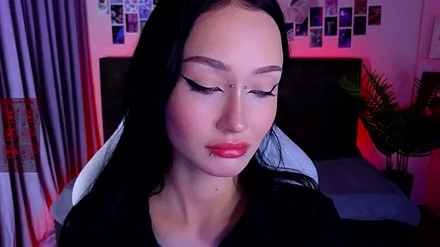  holly berry  online show from September 13, 1:57 am