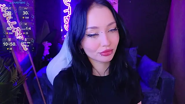  holly berry  online show from October 21, 1:53 am