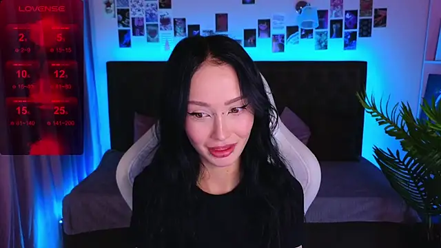  holly berry  online show from October 3, 1:43 am