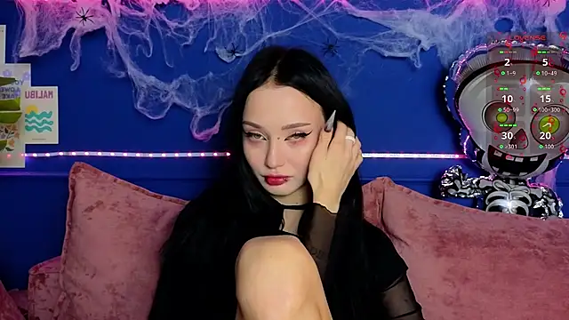  holly berry  online show from October 31, 2:24 am