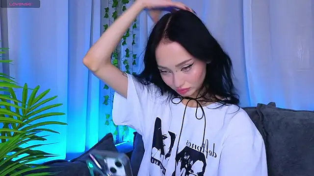  holly berry  online show from October 11, 1:43 am