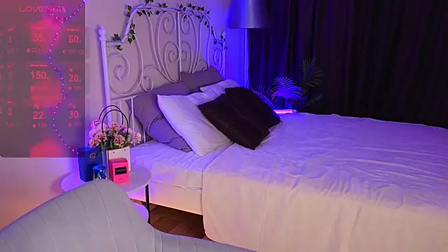  holly berry  online show from September 29, 2:16 am