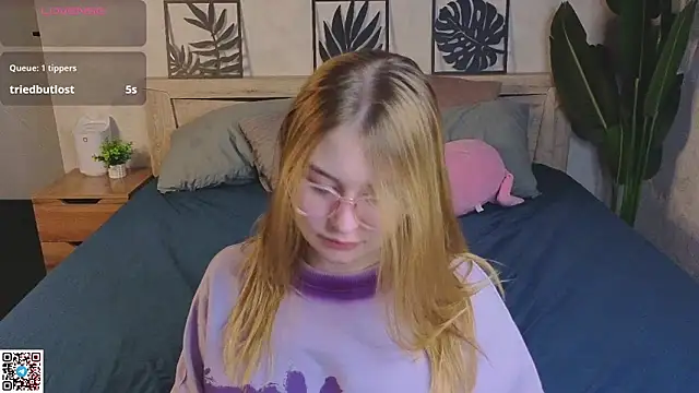 Christine Wallker online show from September 26, 12:30 am