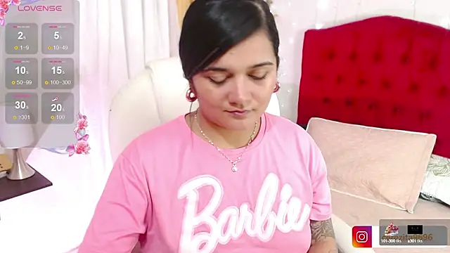 Snapshot of mia_traveluxe chatting on September 20, 2:21 am mia traveluxe online show from September 20, 2:21 am