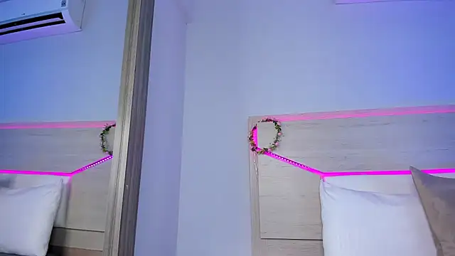 ZoeMorris online show from December 19, 11:57 am