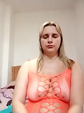 Snapshot of JessicaItalia chatting on October 21, 11:58 am JessicaItalia online show from October 21, 11:58 am